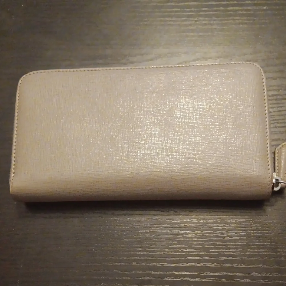 Fendi Full Zip Around Tan Women's Wallet (EUC) - Picture 3 of 13
